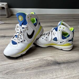 Nike Men's Air Huarache 08 Ball Sprite. Size 9